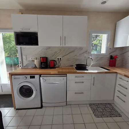 Maison Proche - 6 Personnes - Fr-1-194-440