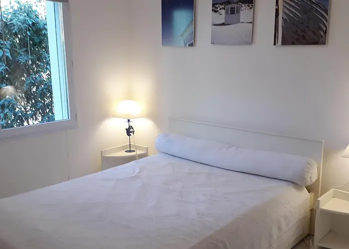 Hébergement de vacances Maison Proche - 6 Personnes - Fr-1-194-440 *